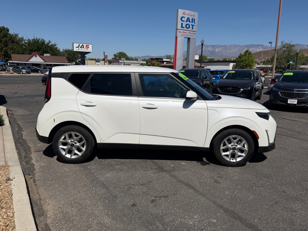 2023 Kia Soul Image 4