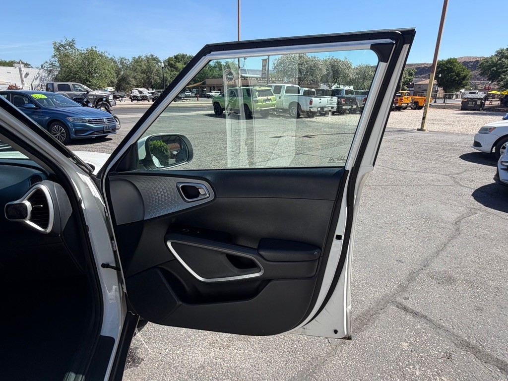 2023 Kia Soul Image 22