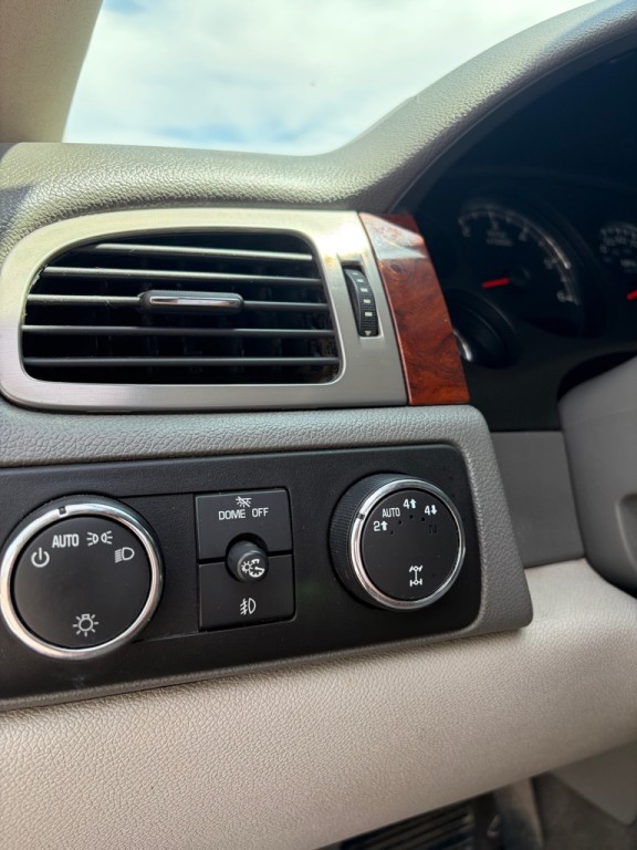 2009 Chevrolet Avalanche Image 20