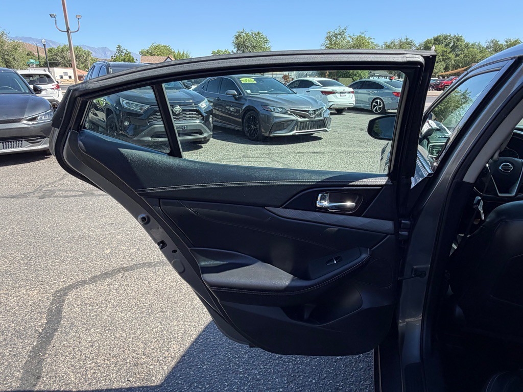 2018 Nissan Maxima Image 25