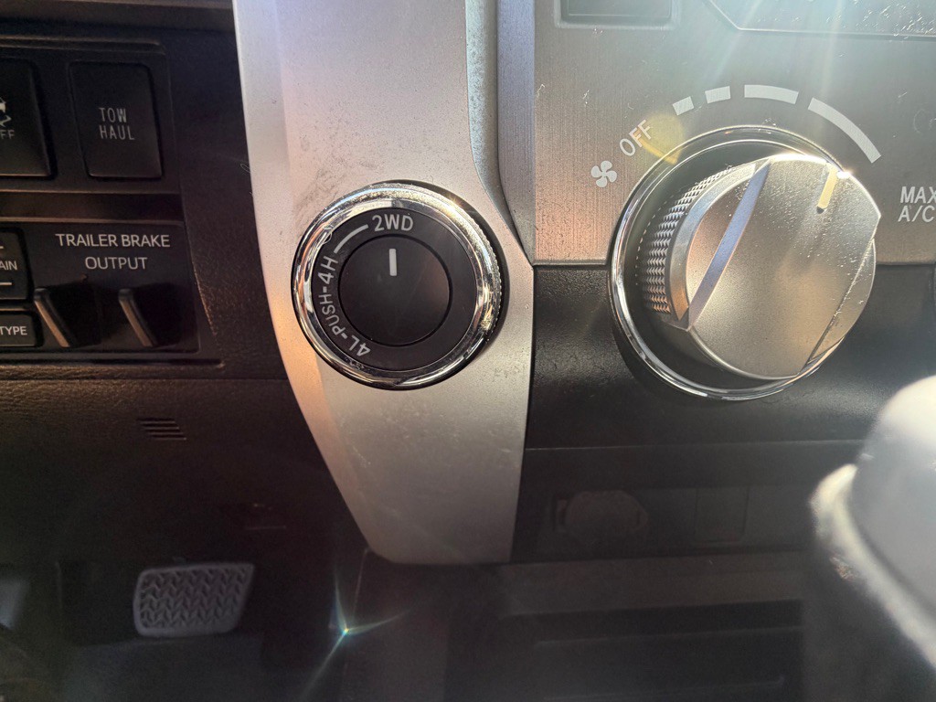 2017 Toyota Tundra Image 32