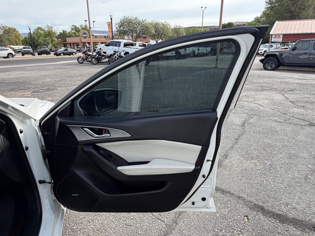2017 Mazda Mazda3 Image 23