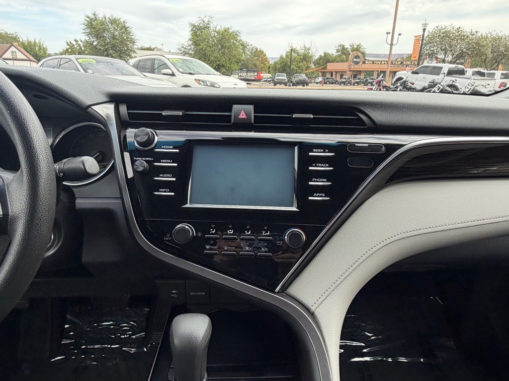 2018 Toyota Camry Image 15