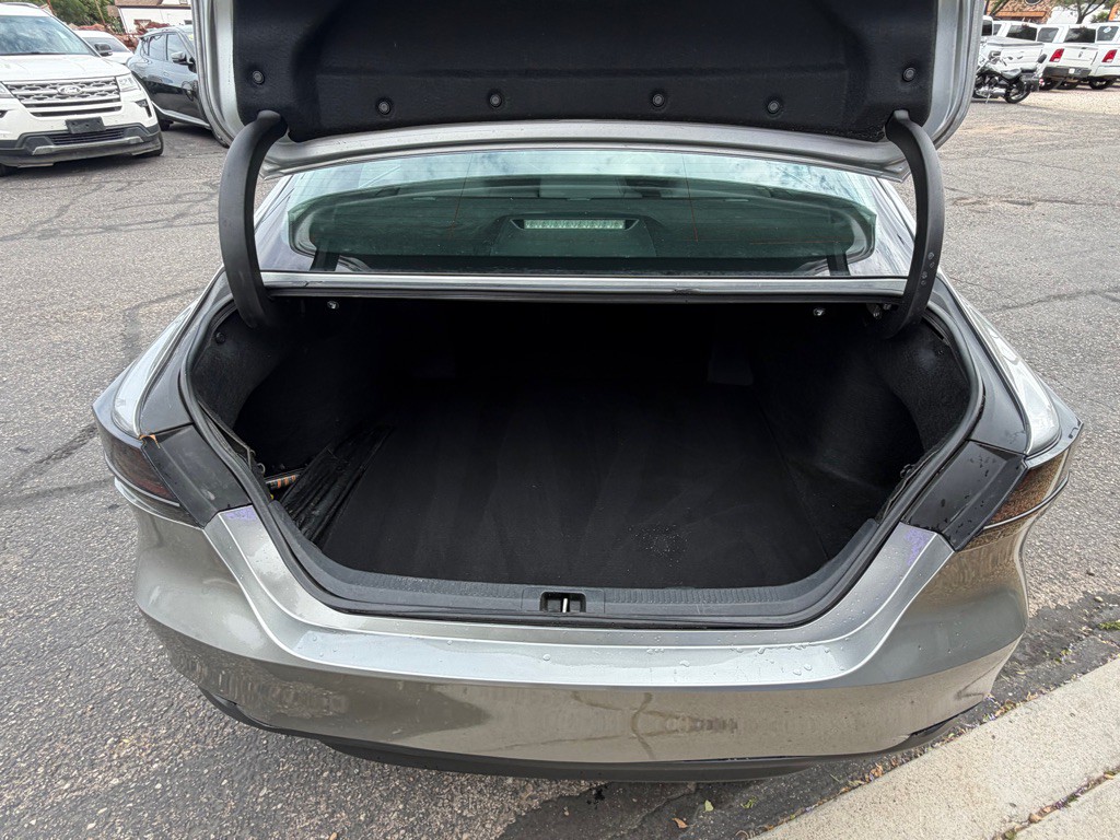 2018 Toyota Camry Image 20