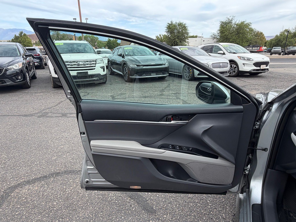 2018 Toyota Camry Image 21