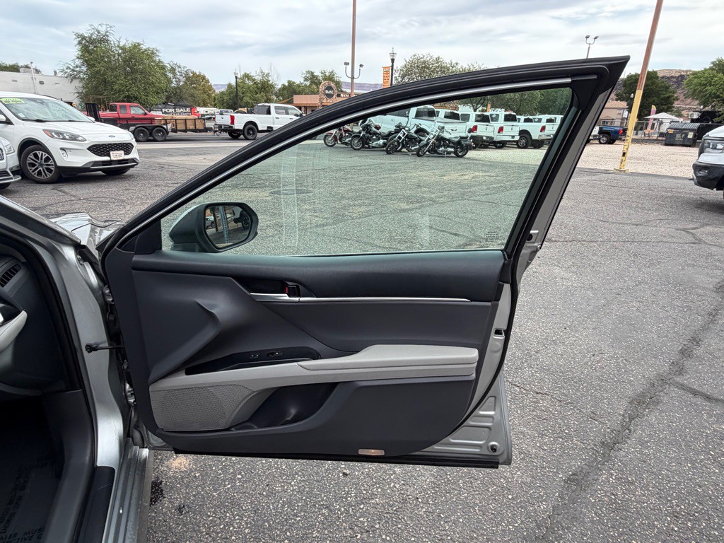 2018 Toyota Camry Image 23