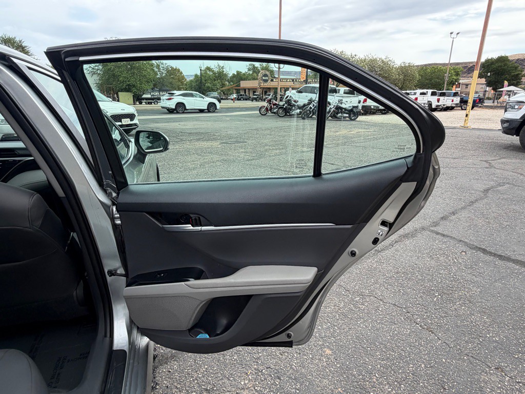2018 Toyota Camry Image 25