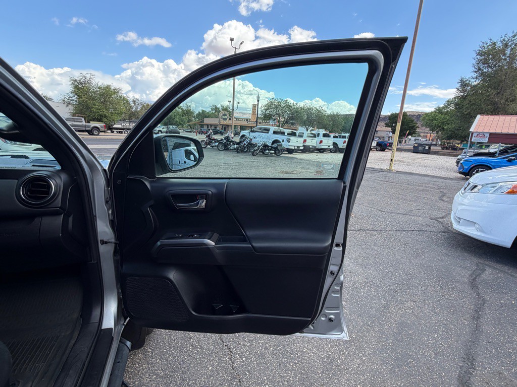 2021 Toyota Tacoma Image 24