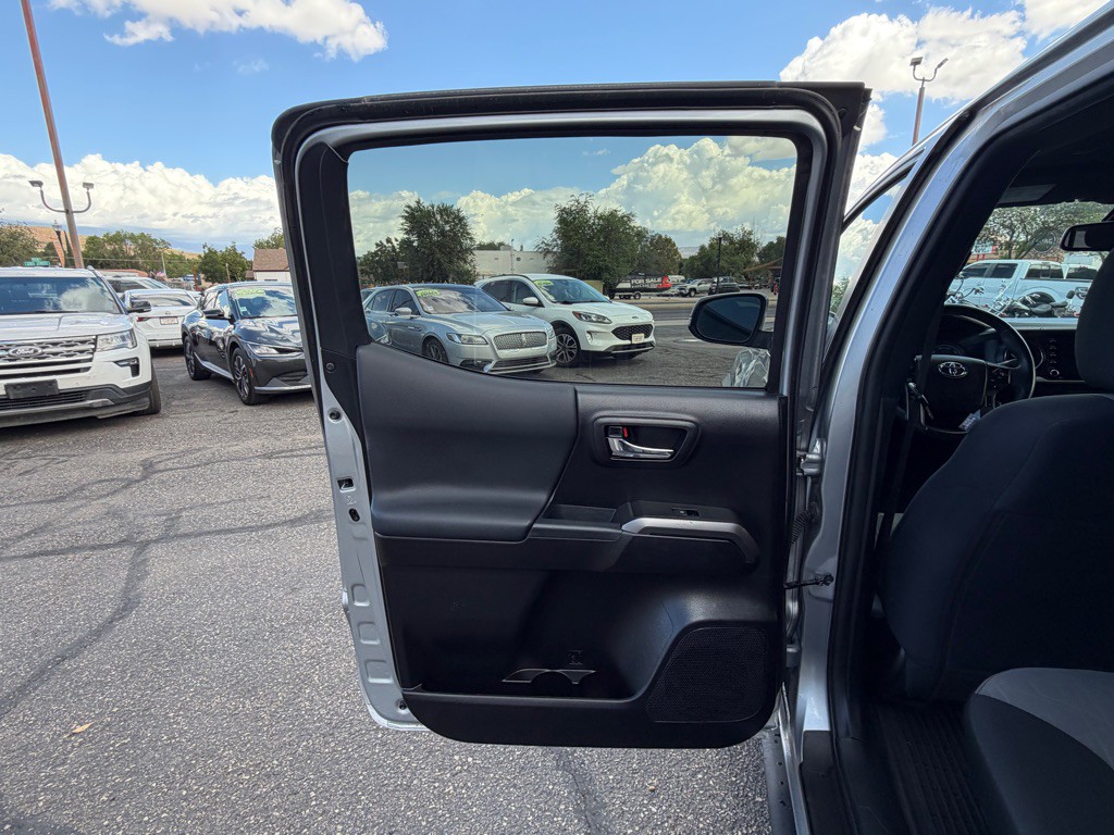 2021 Toyota Tacoma Image 25