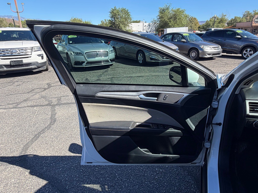 2020 Ford Fusion Image 20