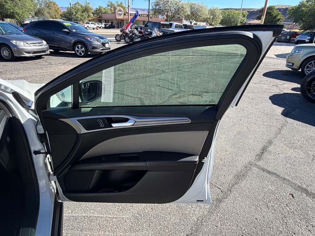 2020 Ford Fusion Image 22