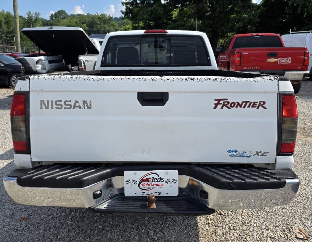 2000 Nissan Frontier Image 2