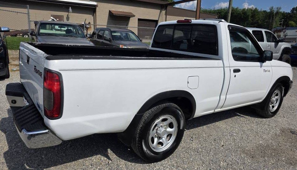 2000 Nissan Frontier Image 3