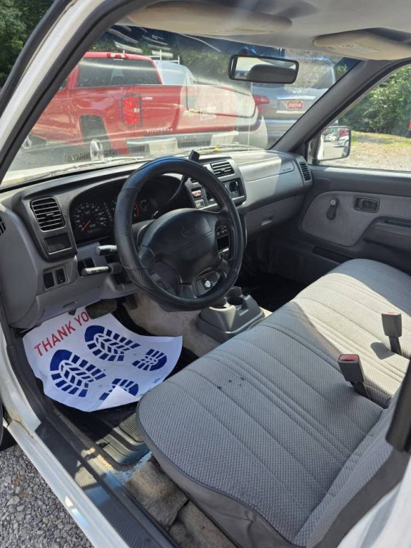 2000 Nissan Frontier Image 6