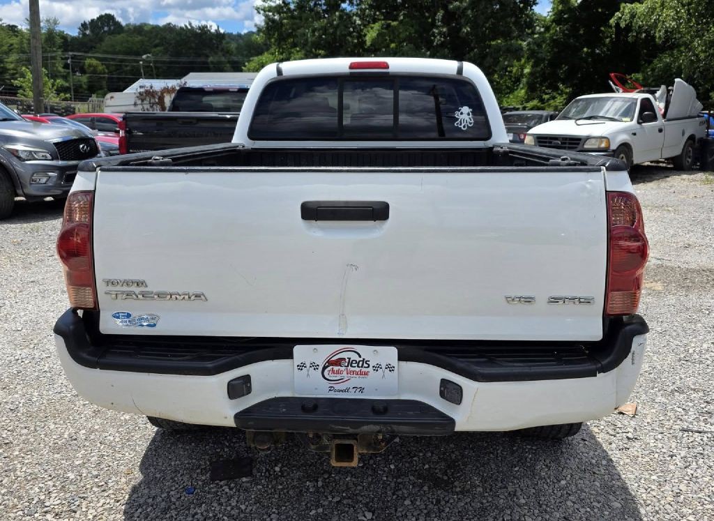 2005 Toyota Tacoma Image 2