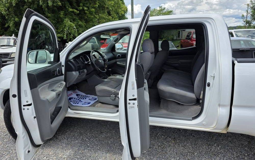 2005 Toyota Tacoma Image 8