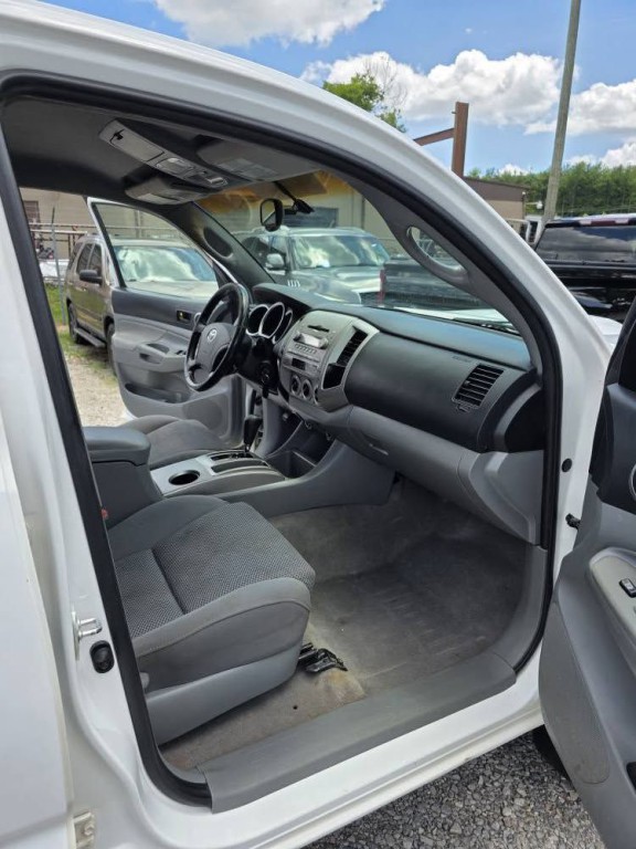 2005 Toyota Tacoma Image 9