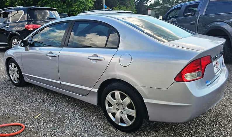2010 Honda Civic Image 8