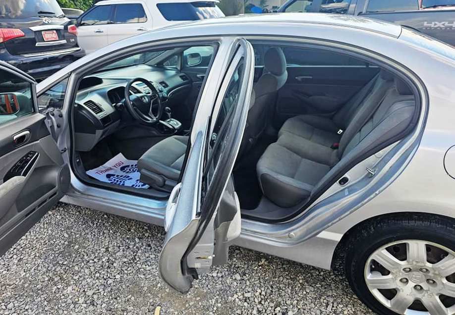 2010 Honda Civic Image 9