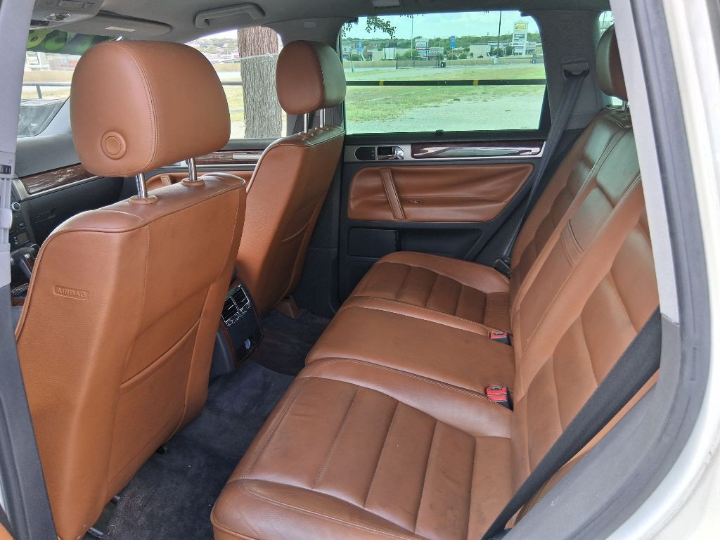 2004 Volkswagen Touareg Image 8