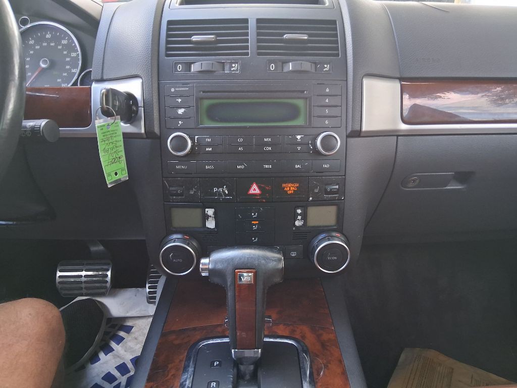2004 Volkswagen Touareg Image 12