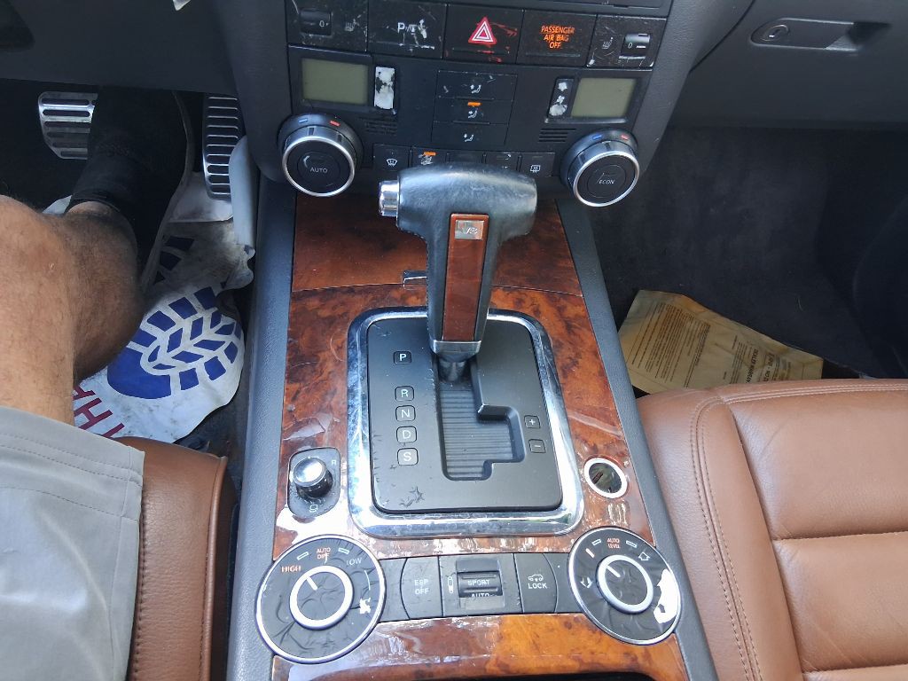 2004 Volkswagen Touareg Image 13