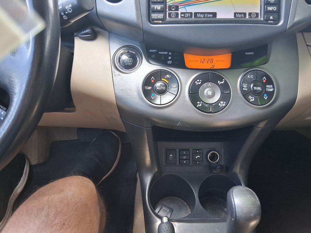 2011 Toyota Rav4 Image 15