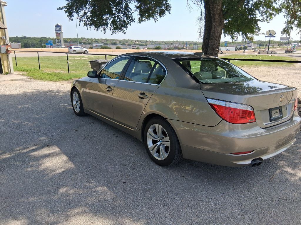 2010 BMW 5 Series Image 5
