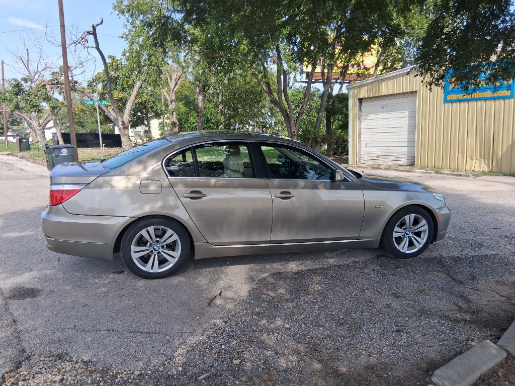 2010 BMW 5 Series Image 7