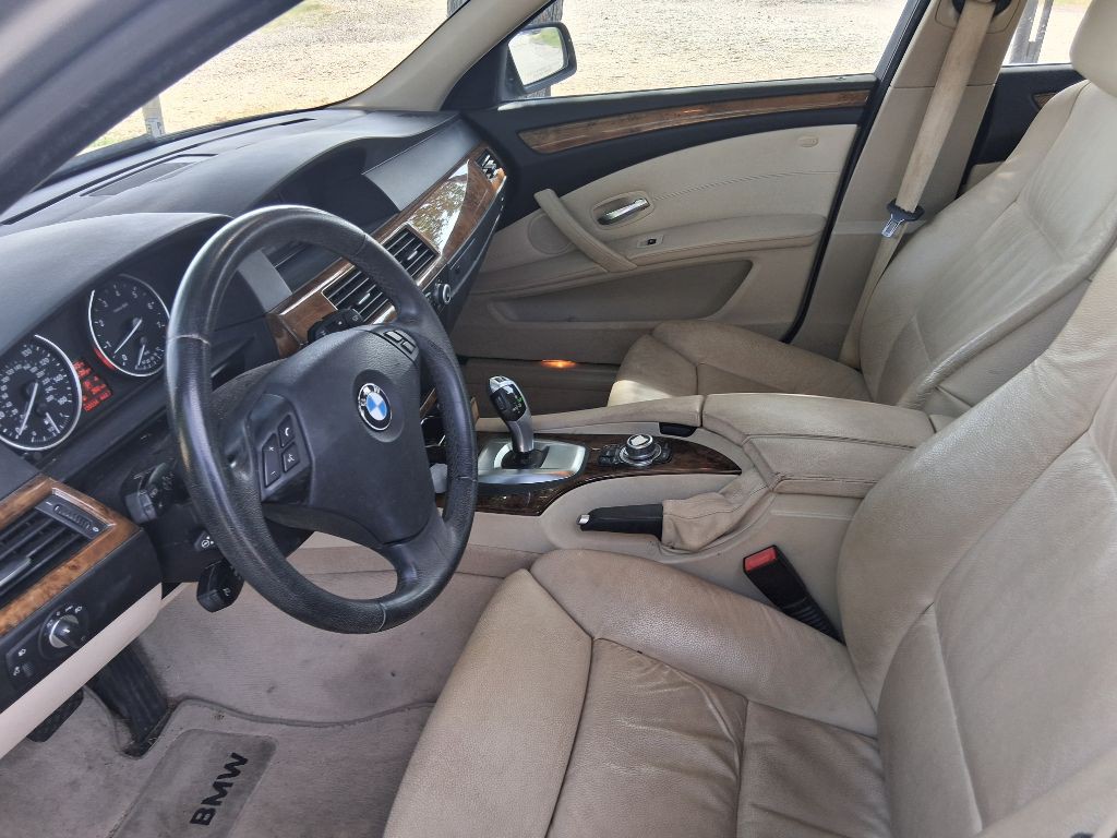 2010 BMW 5 Series Image 10