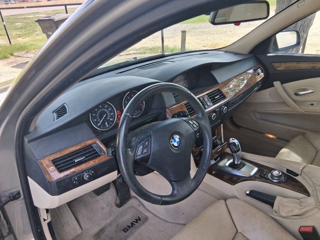 2010 BMW 5 Series Image 13