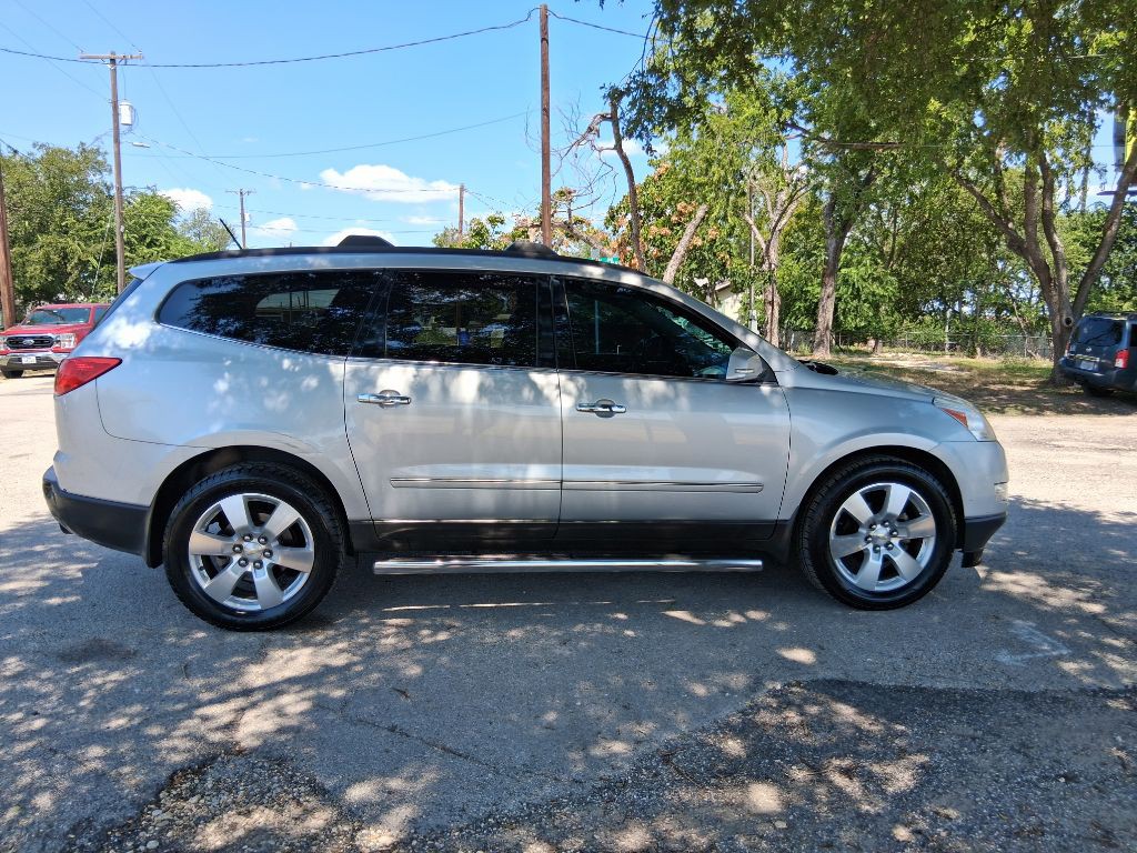 2011 Chevrolet Traverse Image 1