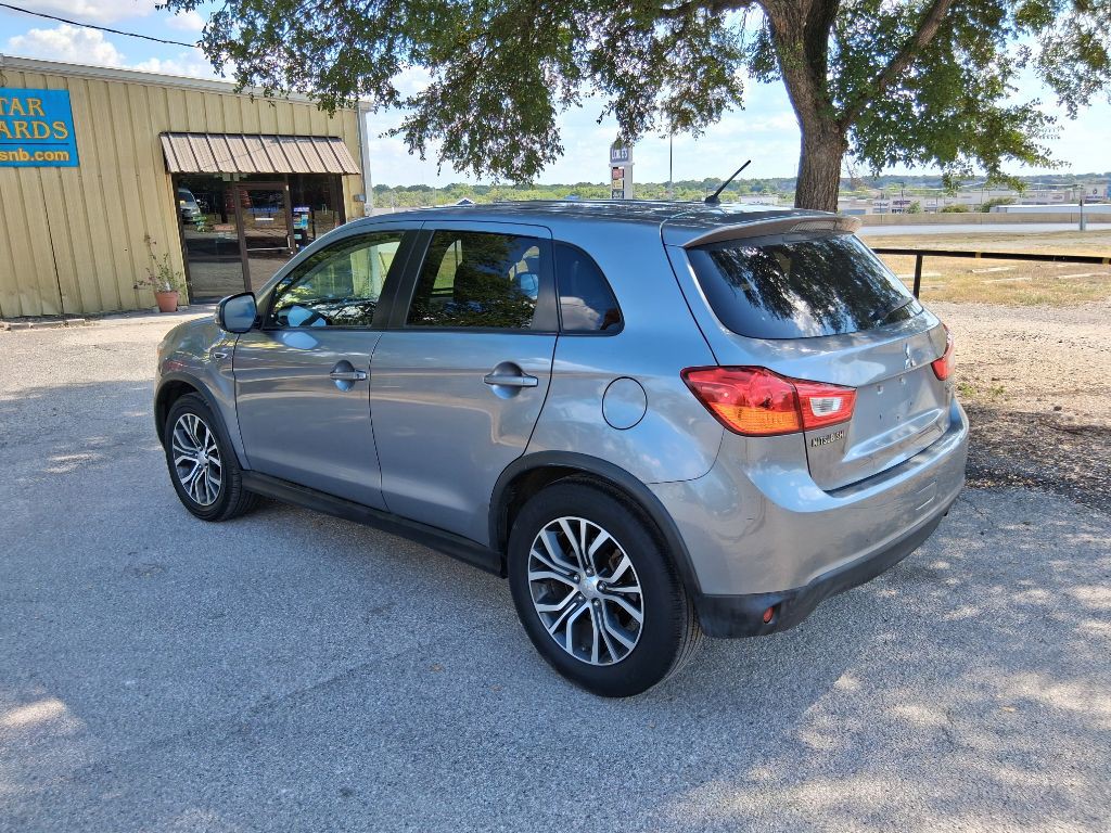 2016 Mitsubishi Outlander Image 2