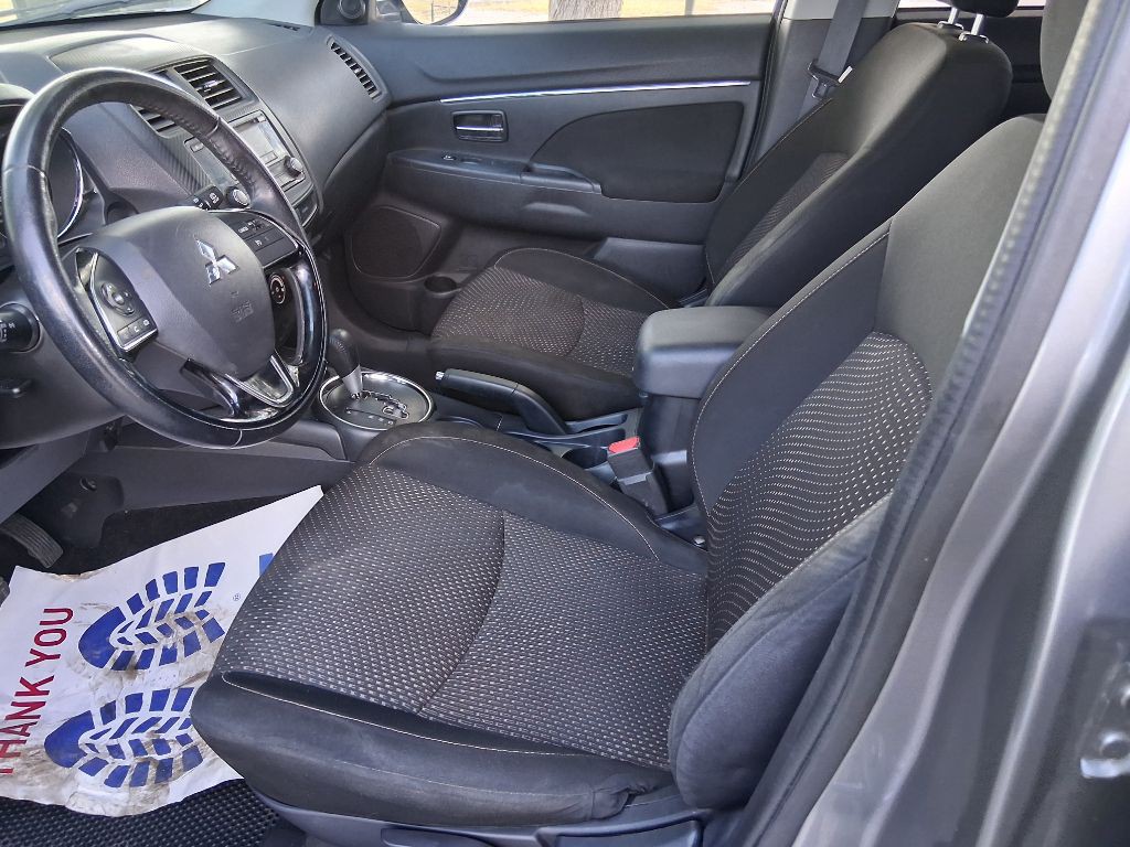 2016 Mitsubishi Outlander Image 10
