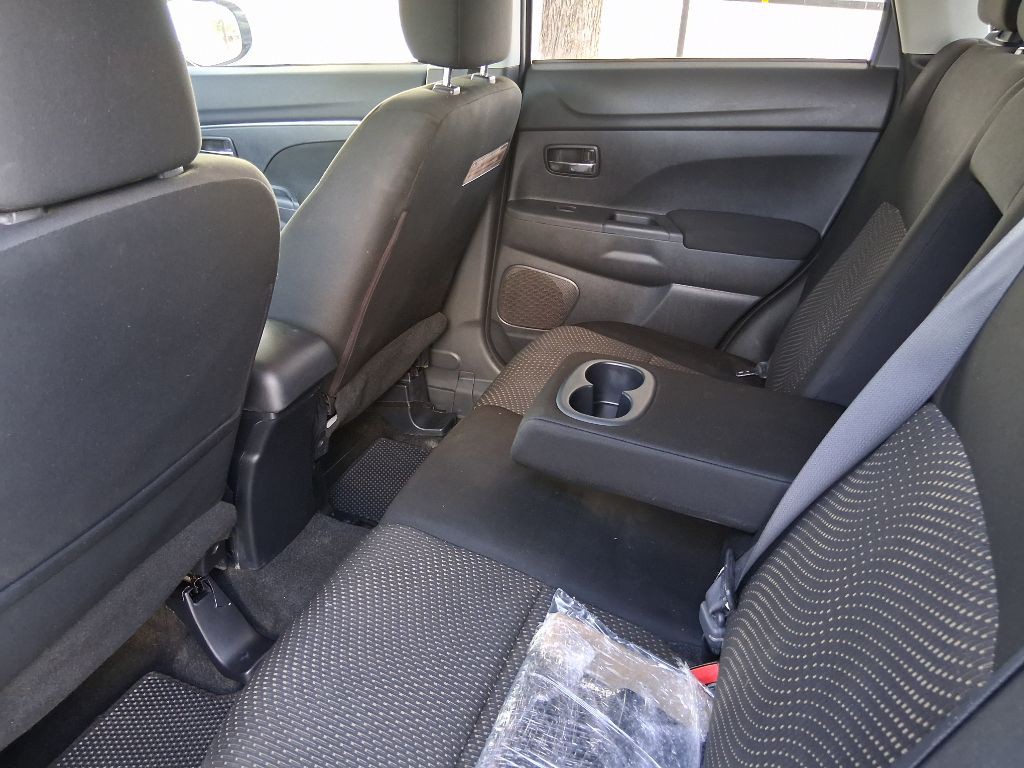 2016 Mitsubishi Outlander Image 11