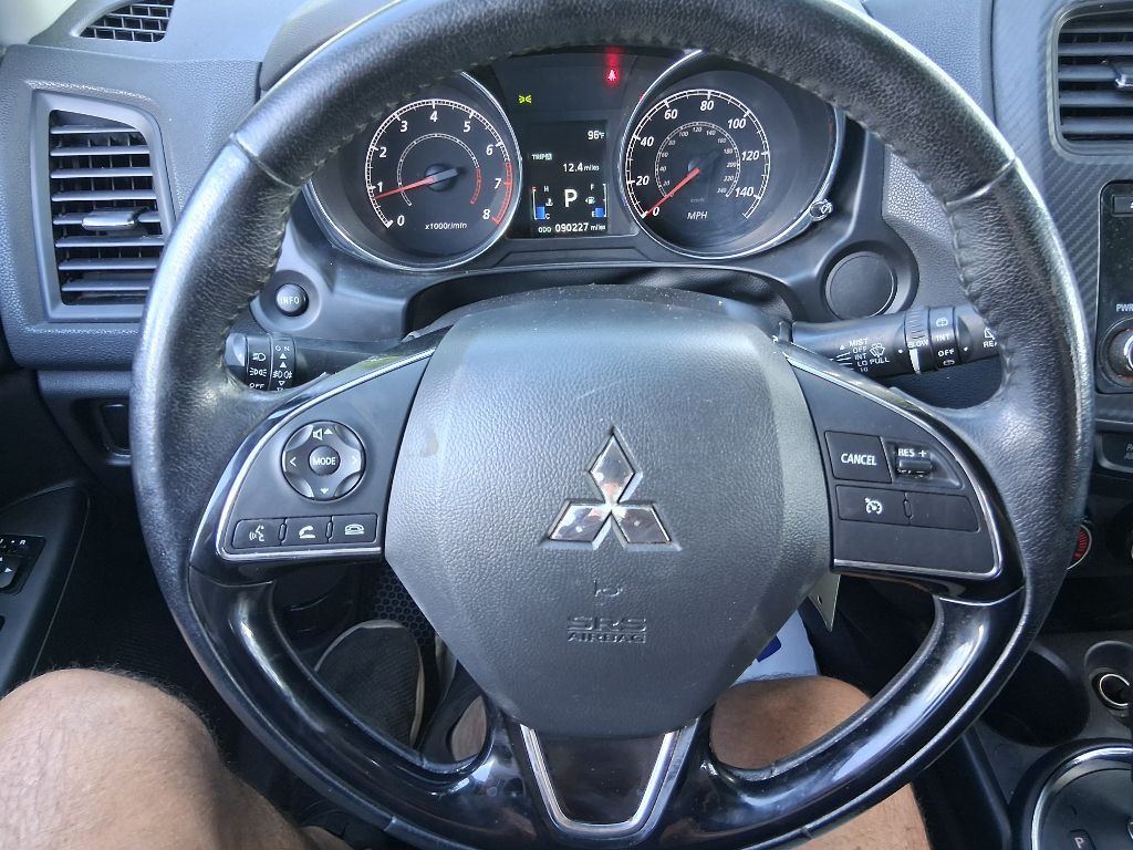 2016 Mitsubishi Outlander Image 12