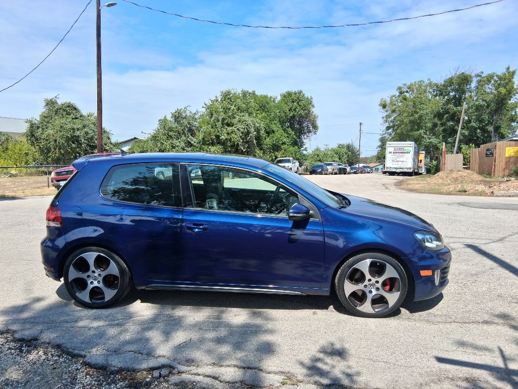 2011 Volkswagen GTI Image 2