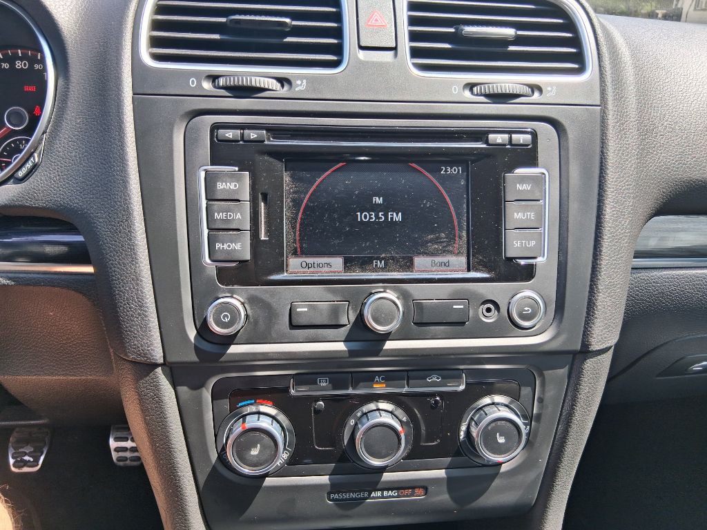 2011 Volkswagen GTI Image 11