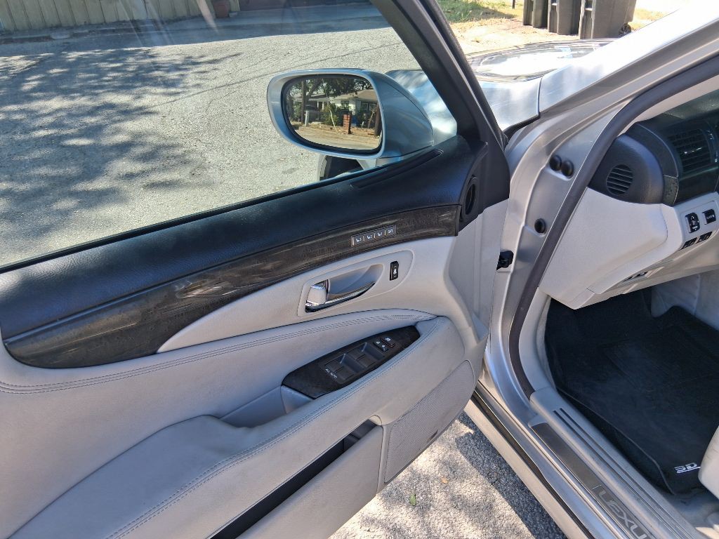 2010 Lexus LS Image 10