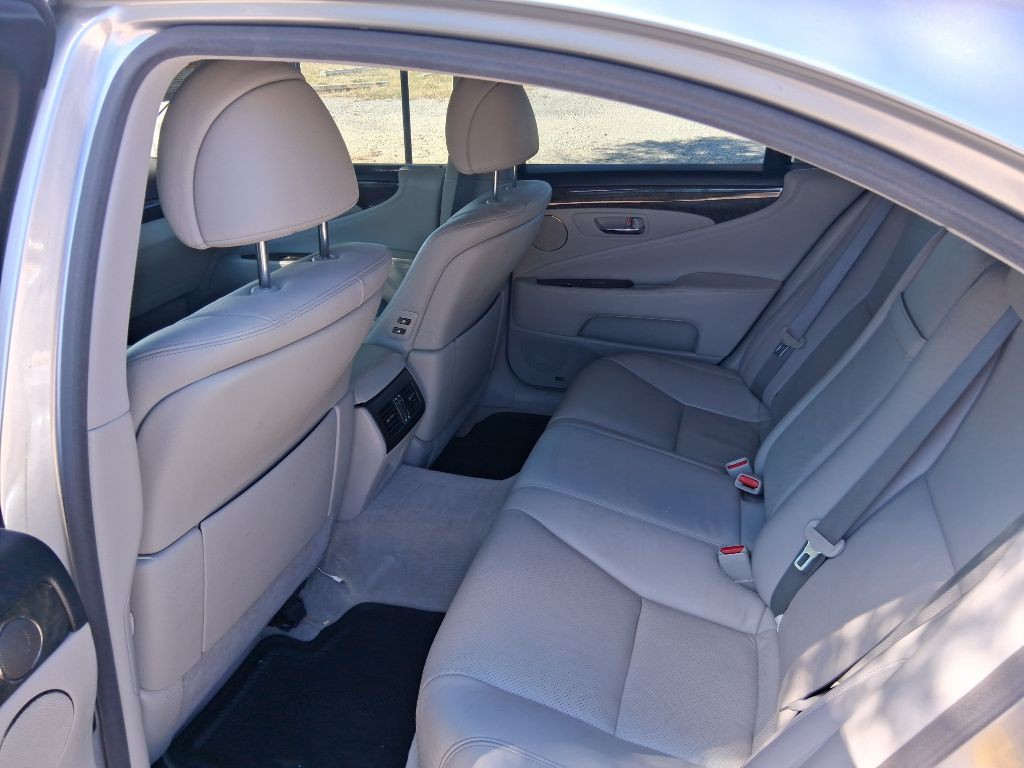 2010 Lexus LS Image 11