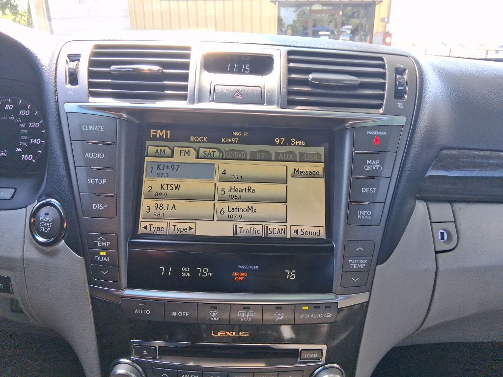 2010 Lexus LS Image 12