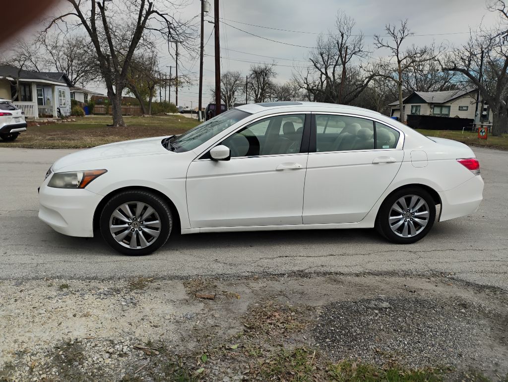 2011 Honda Accord Image 2
