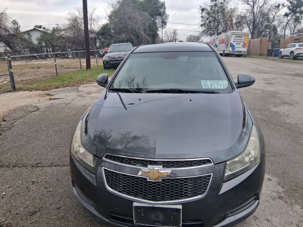 2013 Chevrolet Cruze Image 2