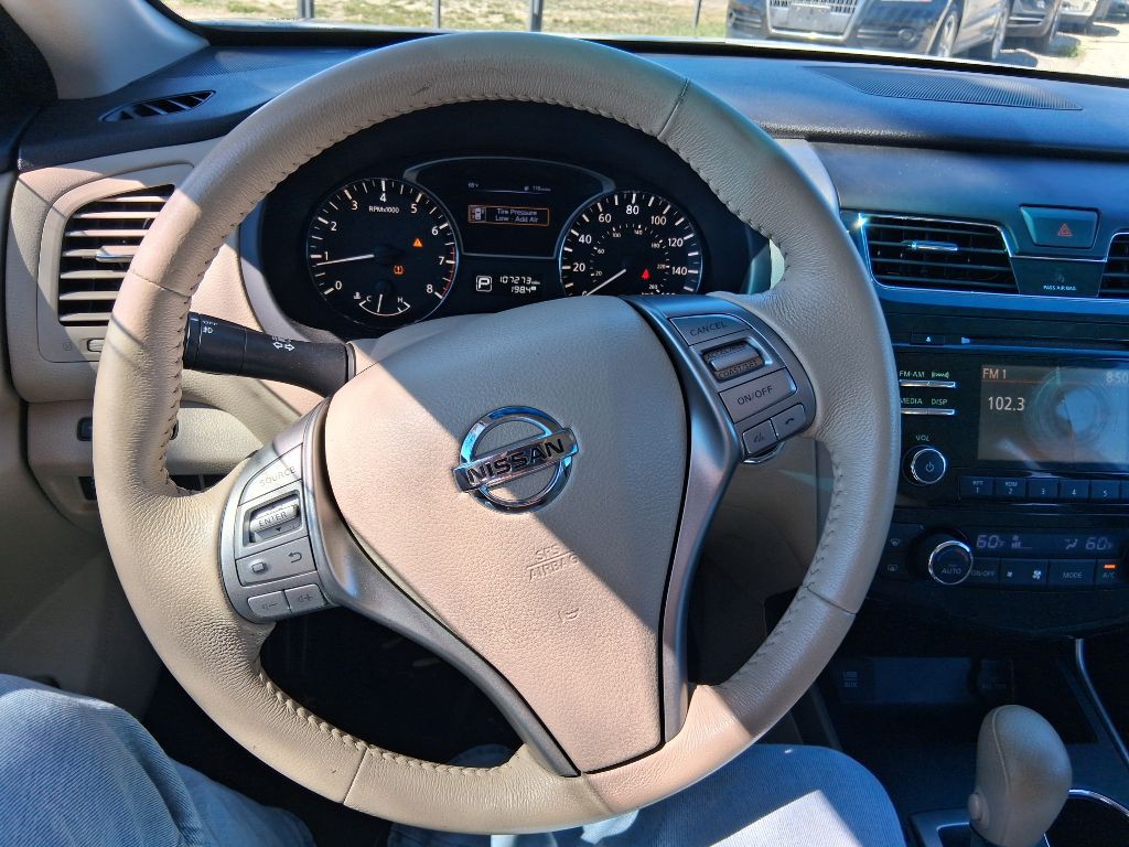 2015 Nissan Altima Image 9