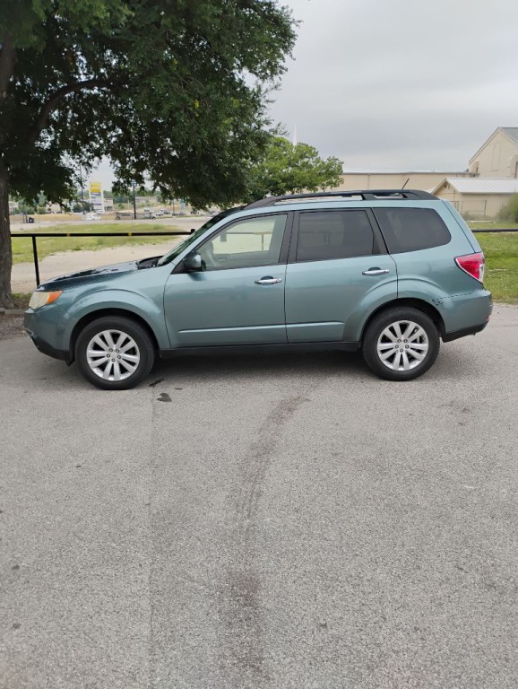 2011 Subaru Forester Image 2