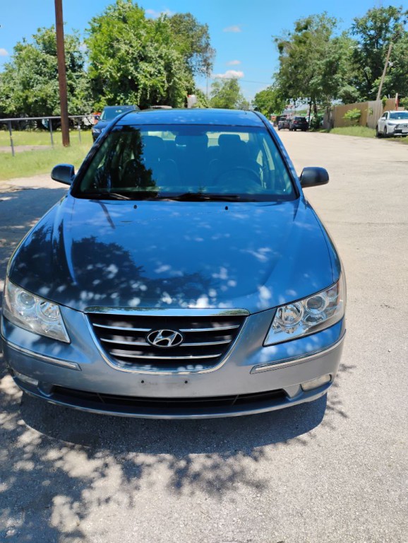 2010 Hyundai Sonata Image 2