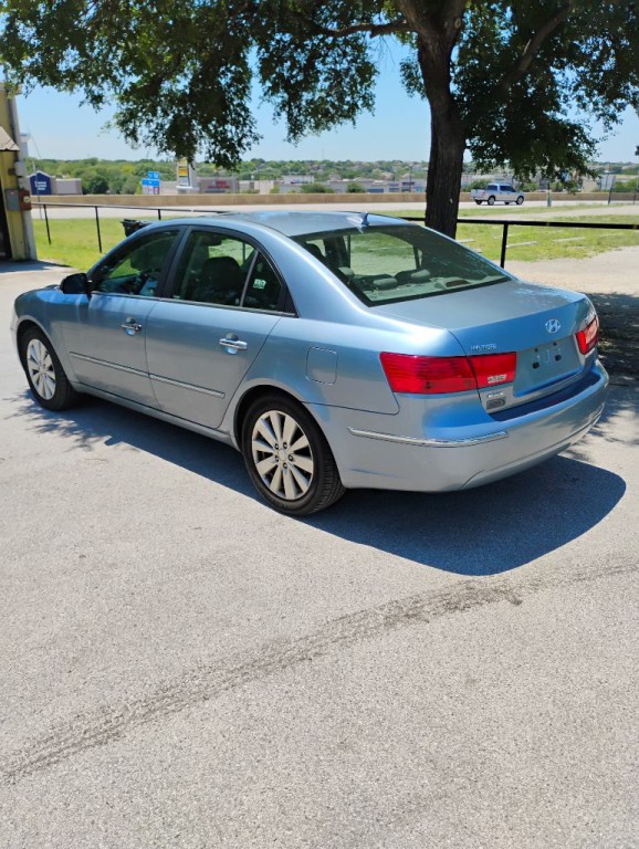 2010 Hyundai Sonata Image 3