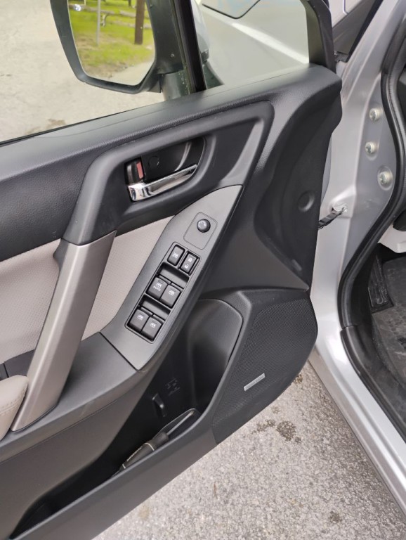 2016 Subaru Forester Image 12