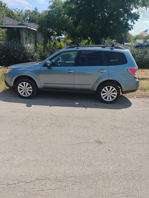 2011 Subaru Forester Image 2