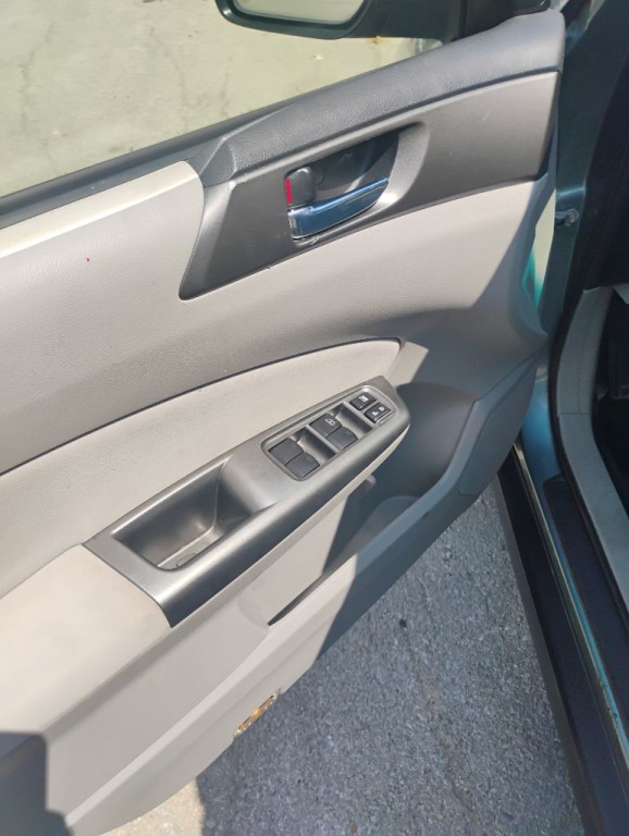 2011 Subaru Forester Image 12